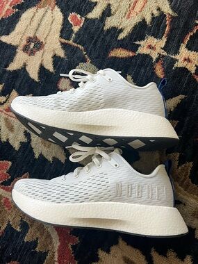 Women’s NOBULL Journey Sneaker size 8.5